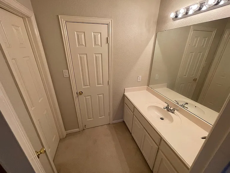 1920 Old York Dr — Photo 16