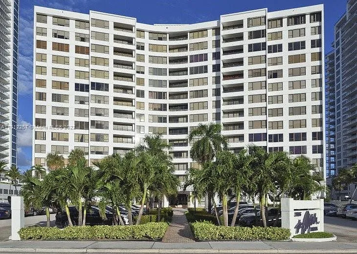 3505 S Ocean Dr #108 — Photo 1