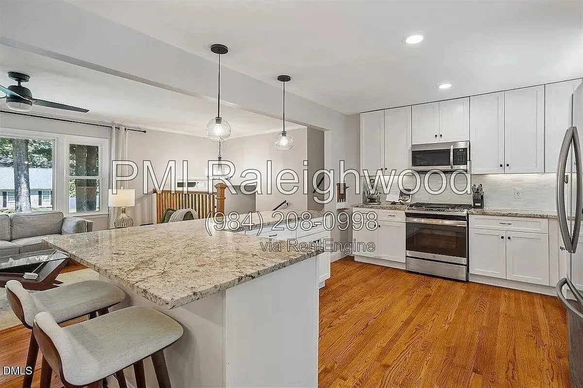 3 bed, 2.5 bath, 2051 sqft, $3,295 — Photo 3