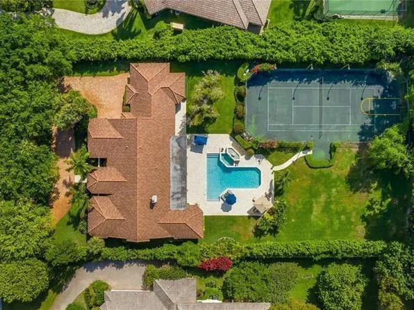 8208 Twin Lake Dr, Boca Raton, FL 33496