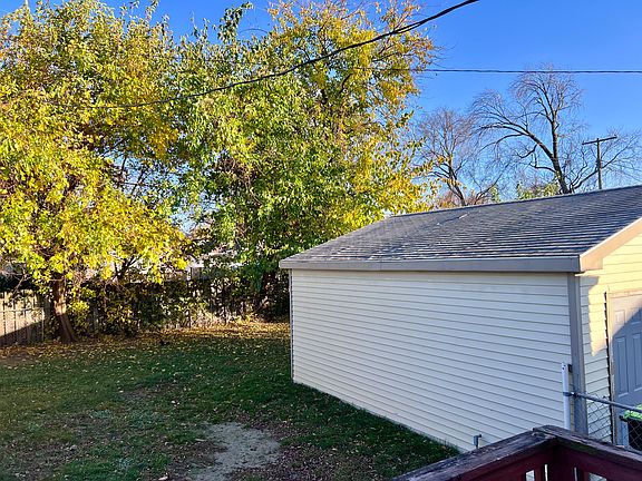2nd image of 27120 Groveland St