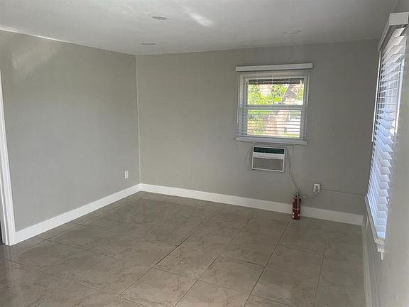 2nd image of 202 NE 22nd Ave #206A