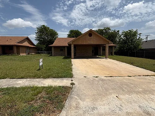 2204 Shoemaker Dr Photo 1