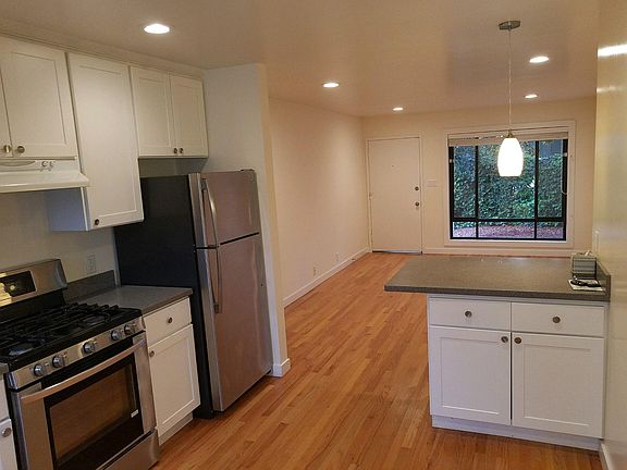 3rd image of 368 Redwood Ave