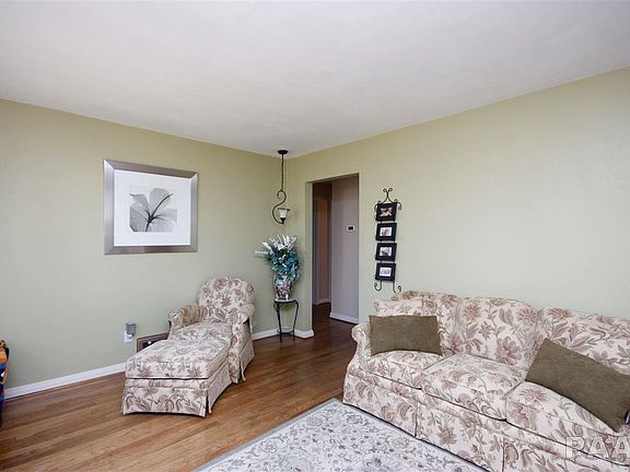 2nd image of 2919 N Saint Philomena Ct