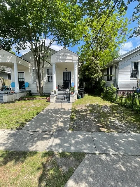 Building Photo - 4933 S Prieur St