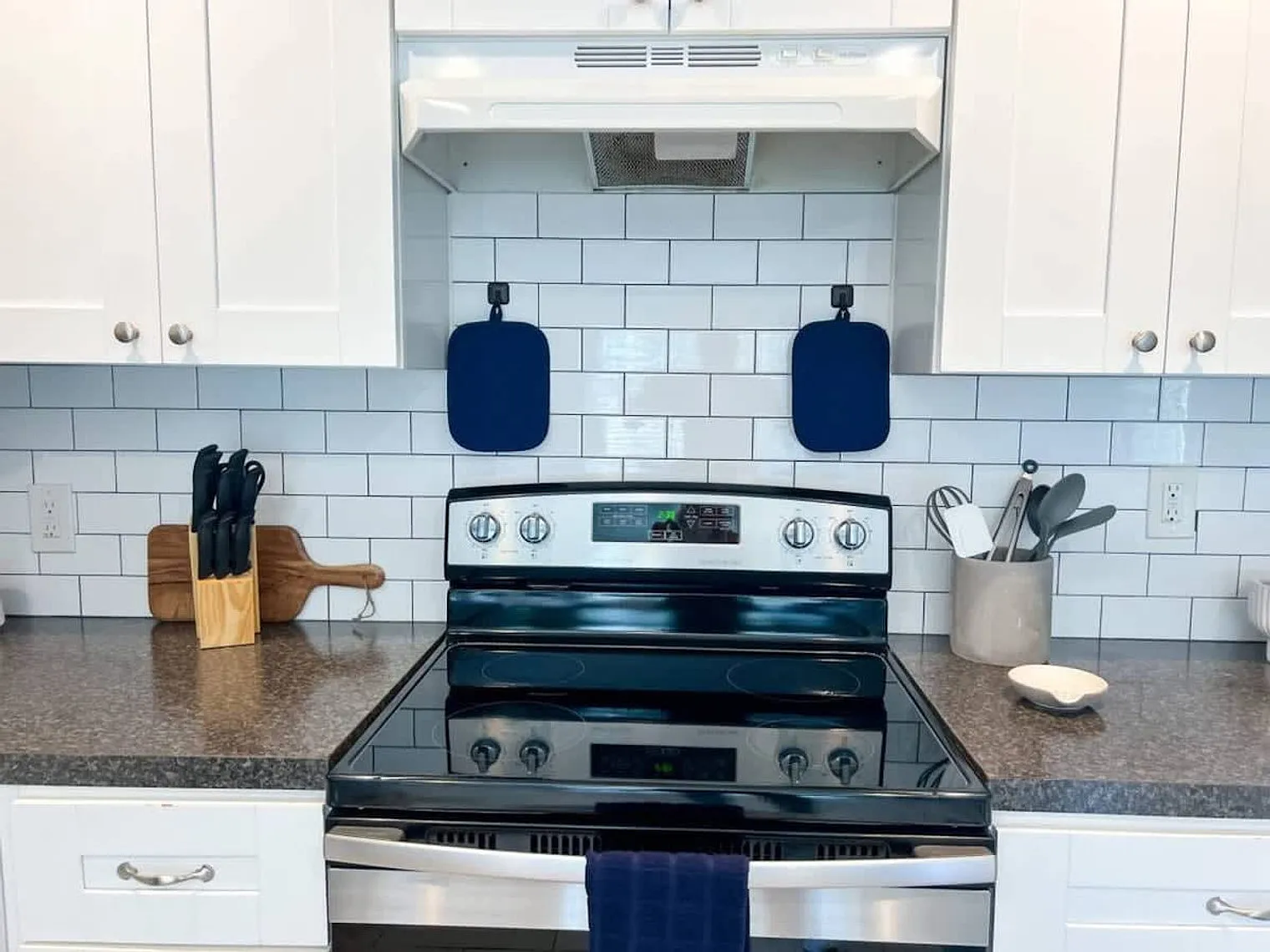 3 bed, 2.0 bath, 1205 sqft, $3,084 — Photo 4