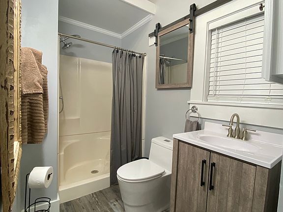 3rd image of 122 Harmon Ave #C