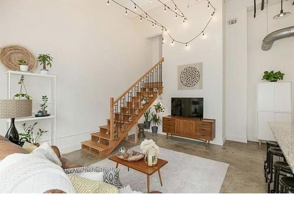 4th image of 1535 Walnut St APT 108