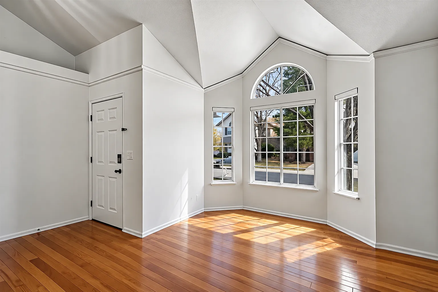 5 bed, 2799 sqft, $3,300 — Photo 2