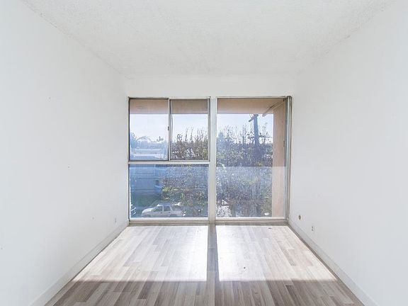 4th image of 855 Victor Ave APT 227
