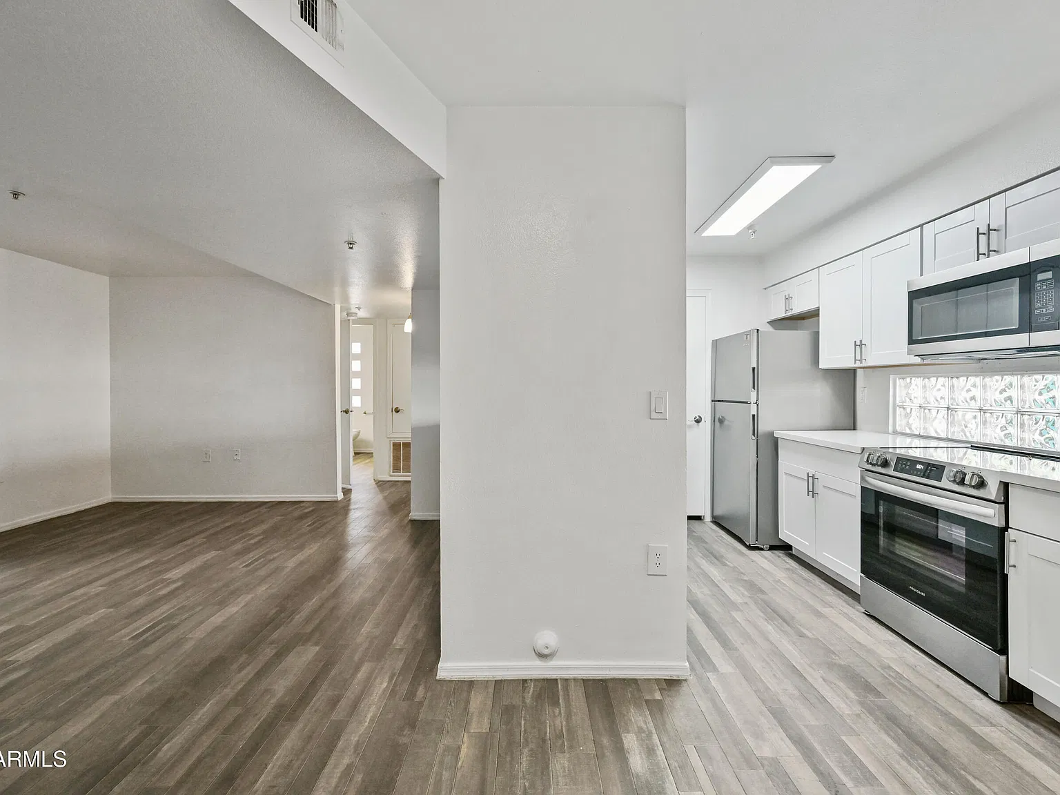 3 bed, 2.0 bath, 1064 sqft, $1,299 — Photo 2