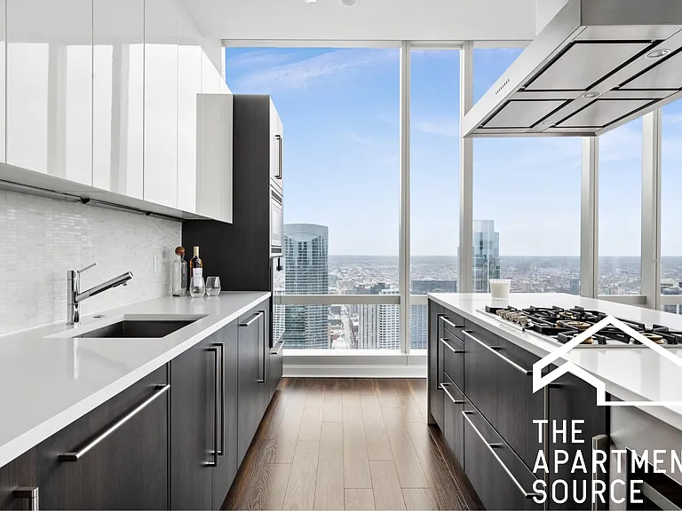 111 W Upper Wacker Dr #STUDIO — Photo 1