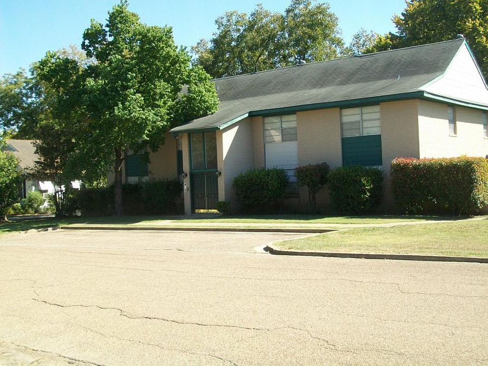 2nd image of 300 E Rusk St APT 3