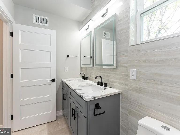 2127 N Randolph St — Photo 26