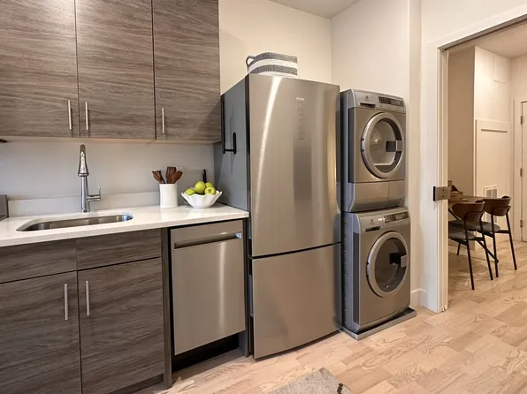 400 Claremont Avenue image 69 of 130