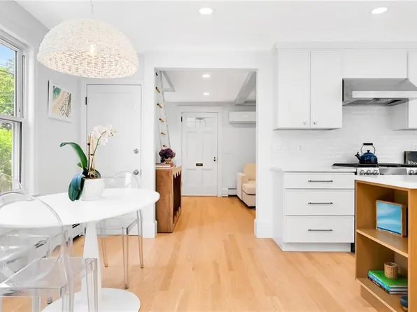 114 Rodman St, Narragansett, RI 02882