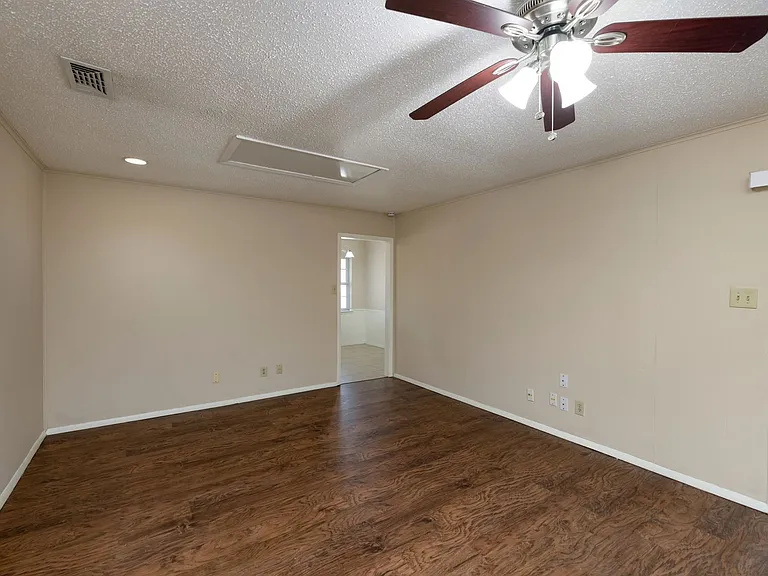 1605 Arrowhead Dr — Photo 9
