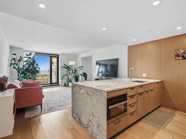 111 W 56th St #37L — Photo 3