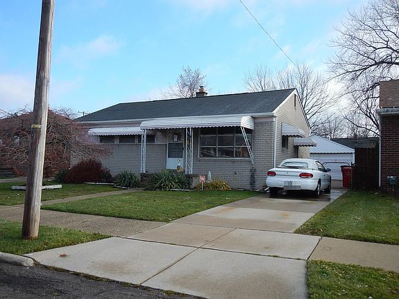 4th image of 25624 Normandy St