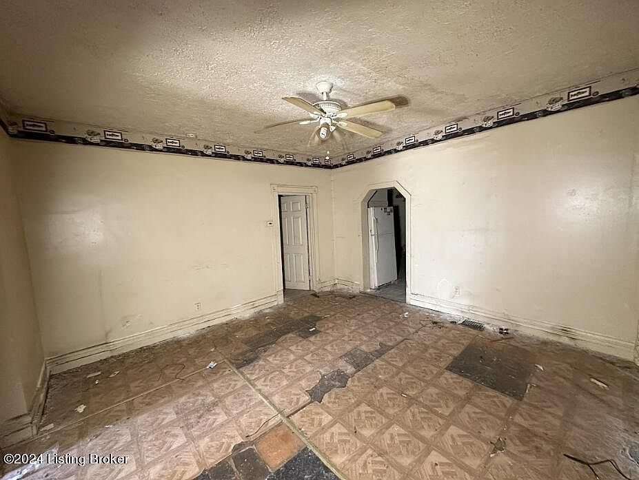 4137 Greenwood Ave, Louisville, KY 40211 Zillow