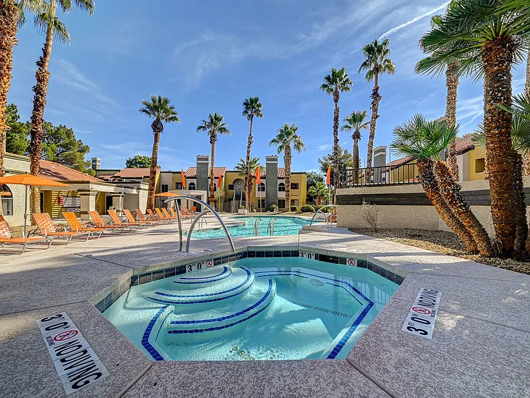Desert Vistas Apartments — Photo 16
