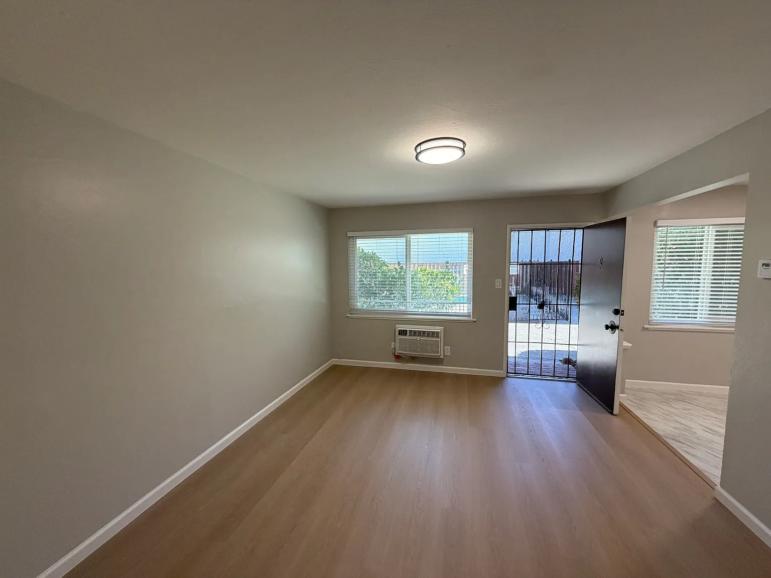 1 bed, 740 sqft, $1,935 — Photo 4