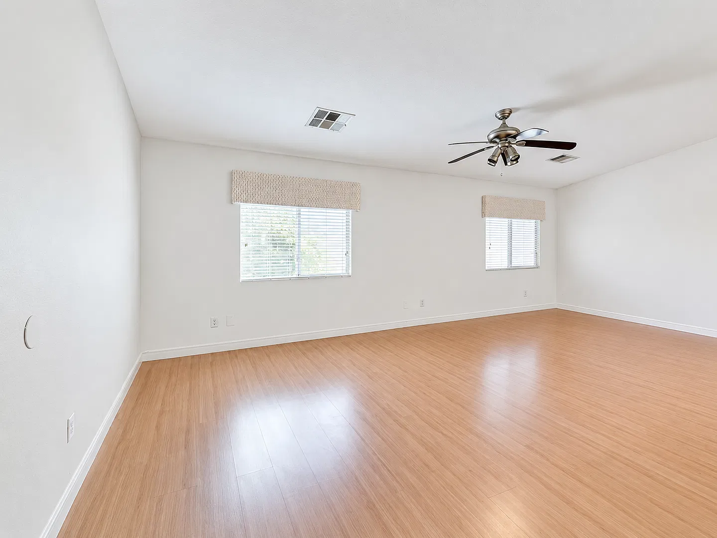 Single Story 2 Bedroom 2 Bathroom — Photo 4