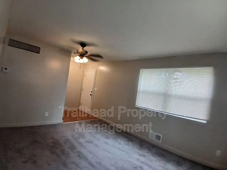 3325 S Oxford Ave #A — Photo 16