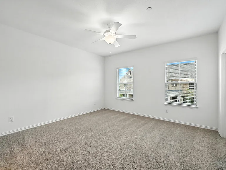 630 Redwood Way — Photo 12