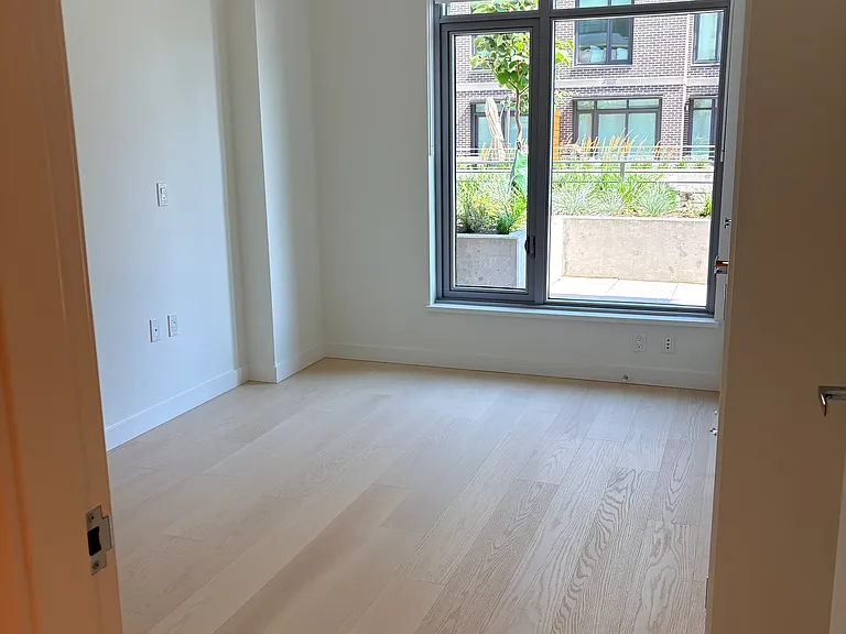 777 Harbourside Dr — Photo 8