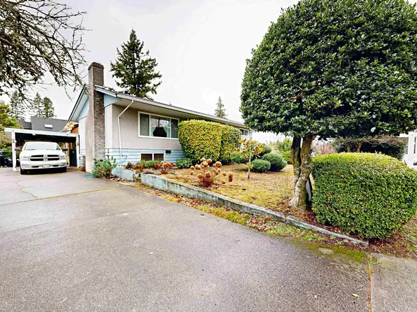5379 1st Ave, Delta, BC V4M 1B8