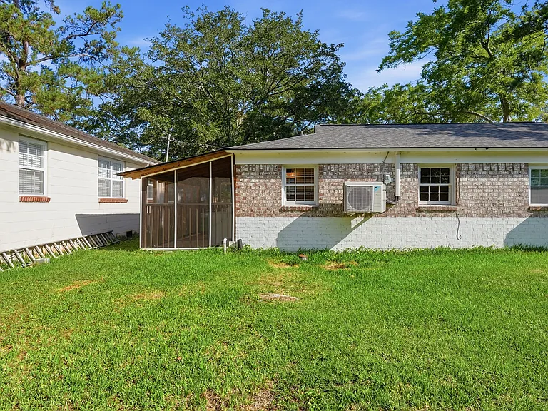 1671 Hunley Ave #B — Photo 17