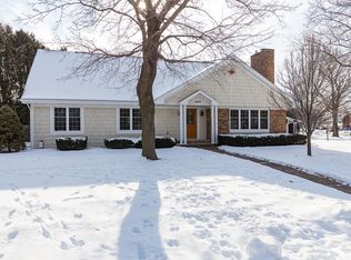 2807 Crestview Dr, Appleton, WI 54915