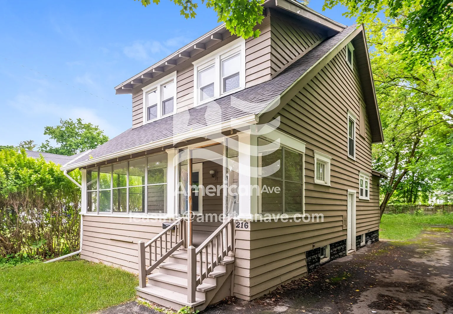 3 bed, 1.0 bath, 1104 sqft, $1,625 — Photo 2