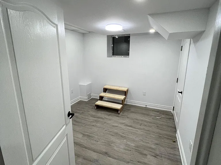 46 Starry Cres #BASEMENT — Photo 4