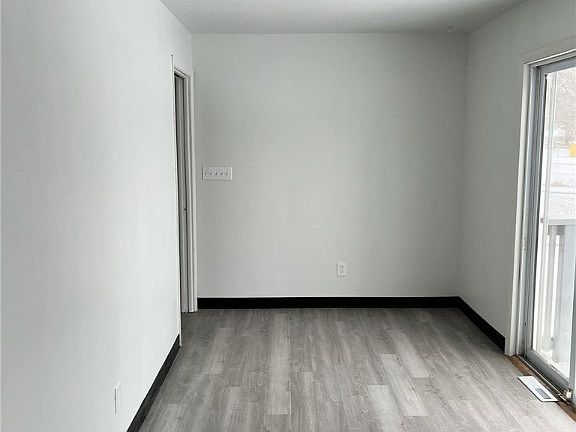 3rd image of 3953 S Schenley Ave
