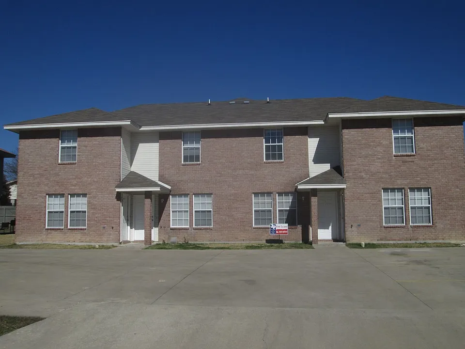 5703 Redstone Dr
