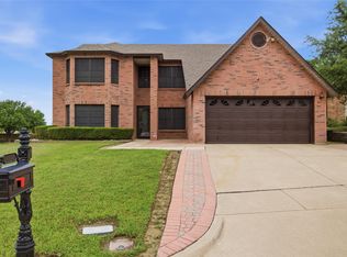 217 Sunset Oaks Dr, Fort Worth, TX 76112