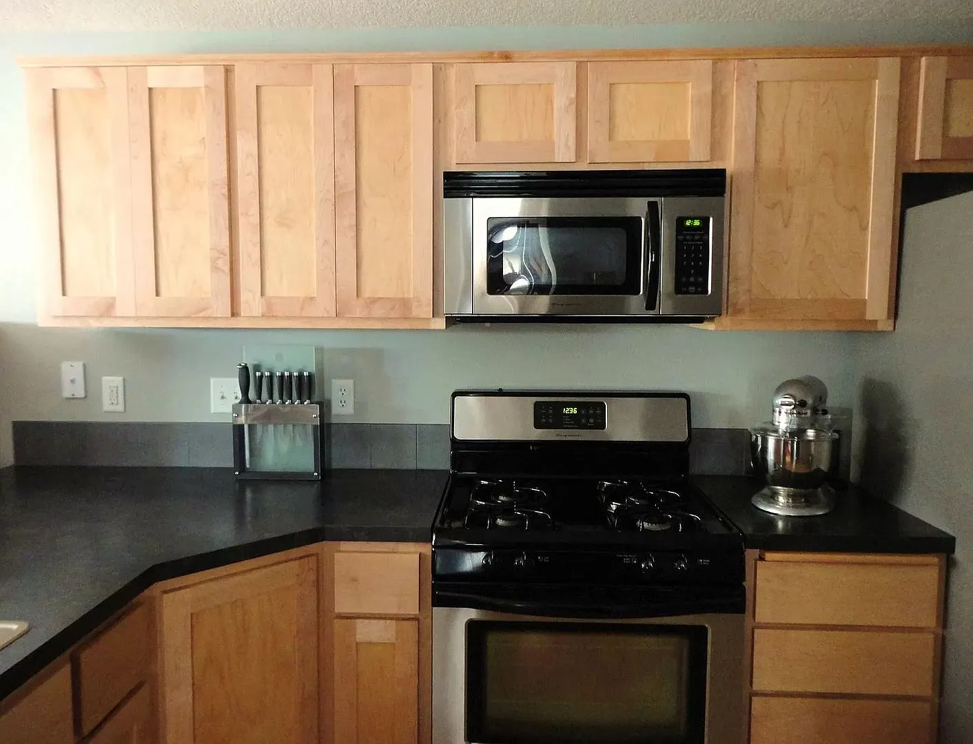 Spacious Landover Commons Home w/ Large Yard for Lease - 2715 NE 125th Ct — Photo 4