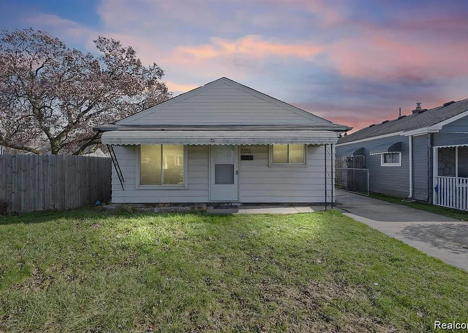 2552 Emogene St