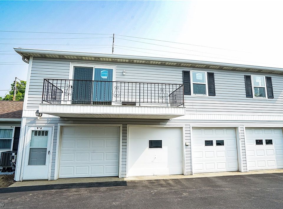 1st image of 916 Canterbury Ln #D