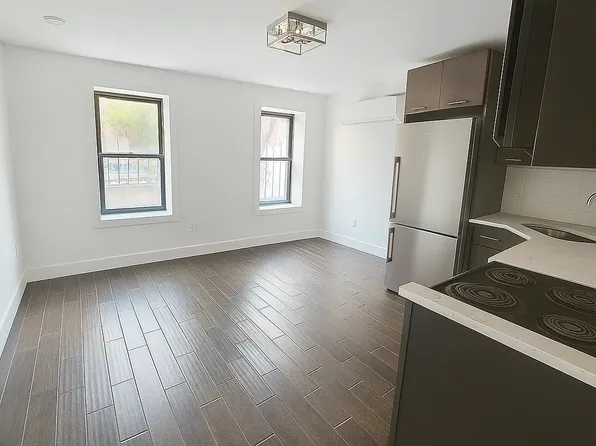 805 Quincy Street image 2 of 4