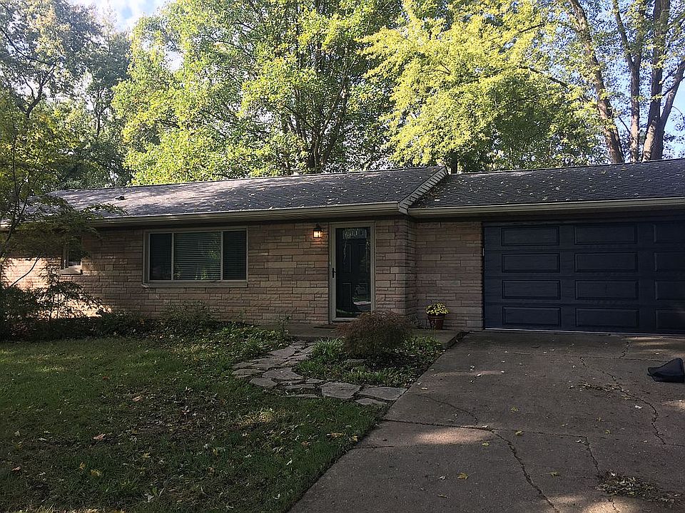 Oversized 2 car garage 