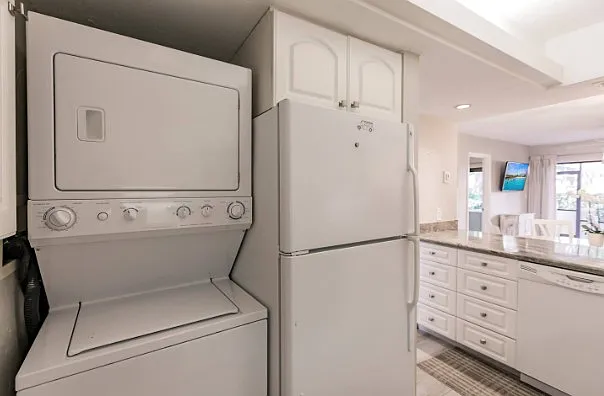 2 bed, 864 sqft, $10,500 — Photo 1