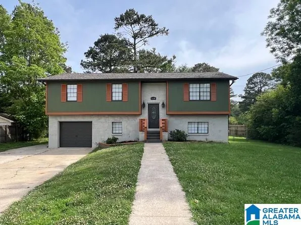 1118 Sunny Dell Cir, Bessemer, AL 35023