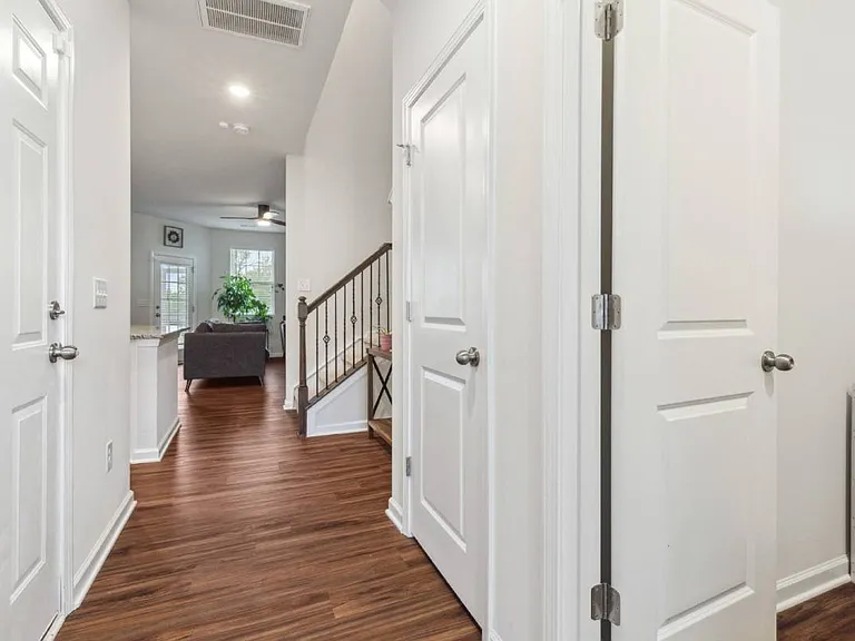 1661 Corwin Bend Rd — Photo 4