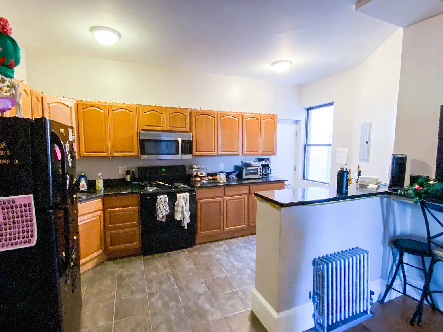 4 bed, 1200 sqft, $1,300 — Photo 2