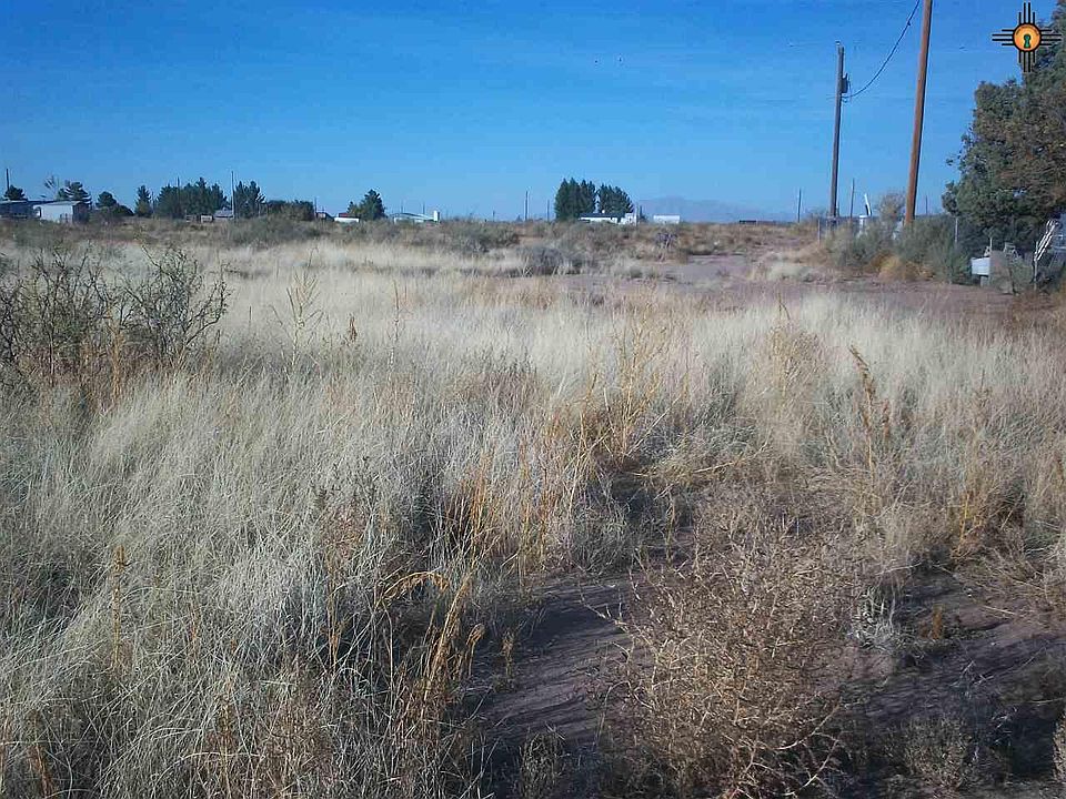 2nd image of Luna Rd SE