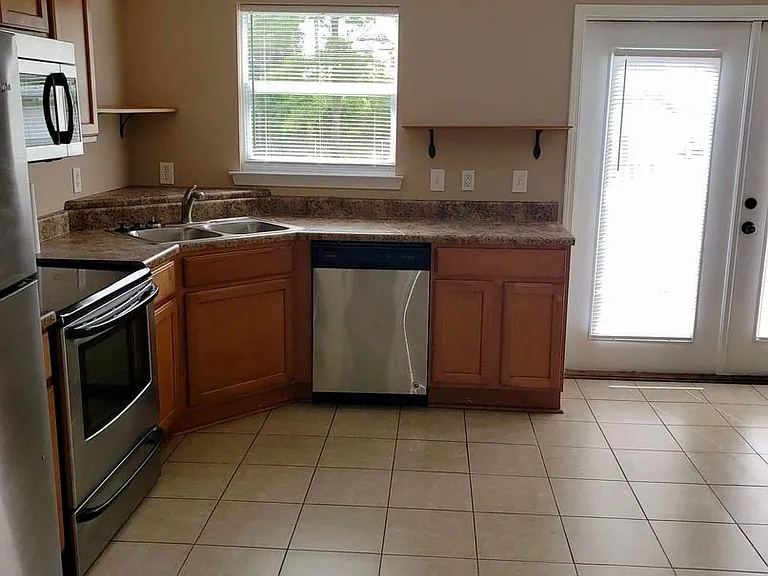 242 Callaway Chase Ln — Photo 5